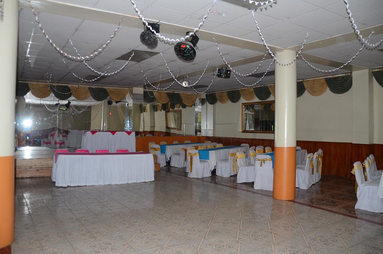 Hotel Real Madrid Riobamba Esterno foto