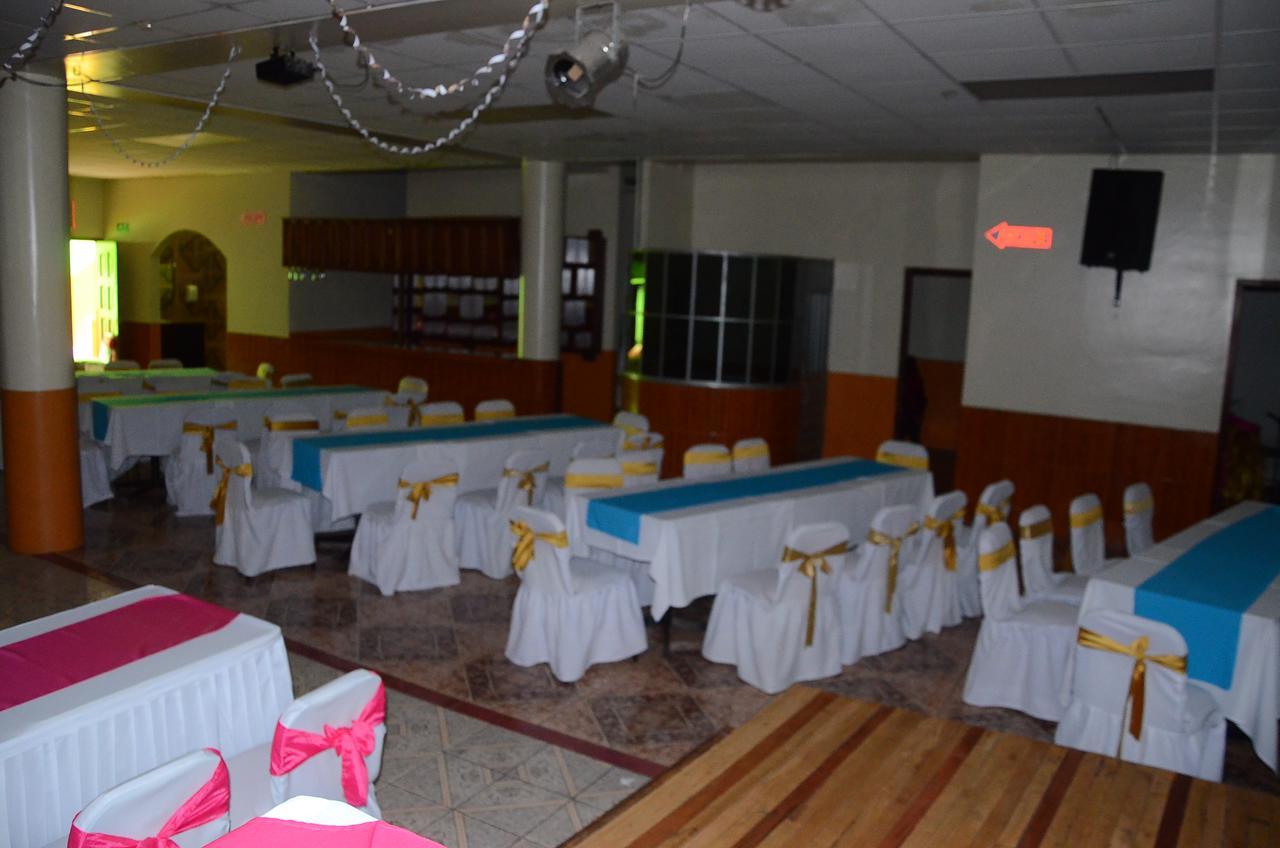Hotel Real Madrid Riobamba Esterno foto