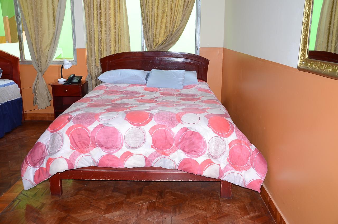 Hotel Real Madrid Riobamba Esterno foto
