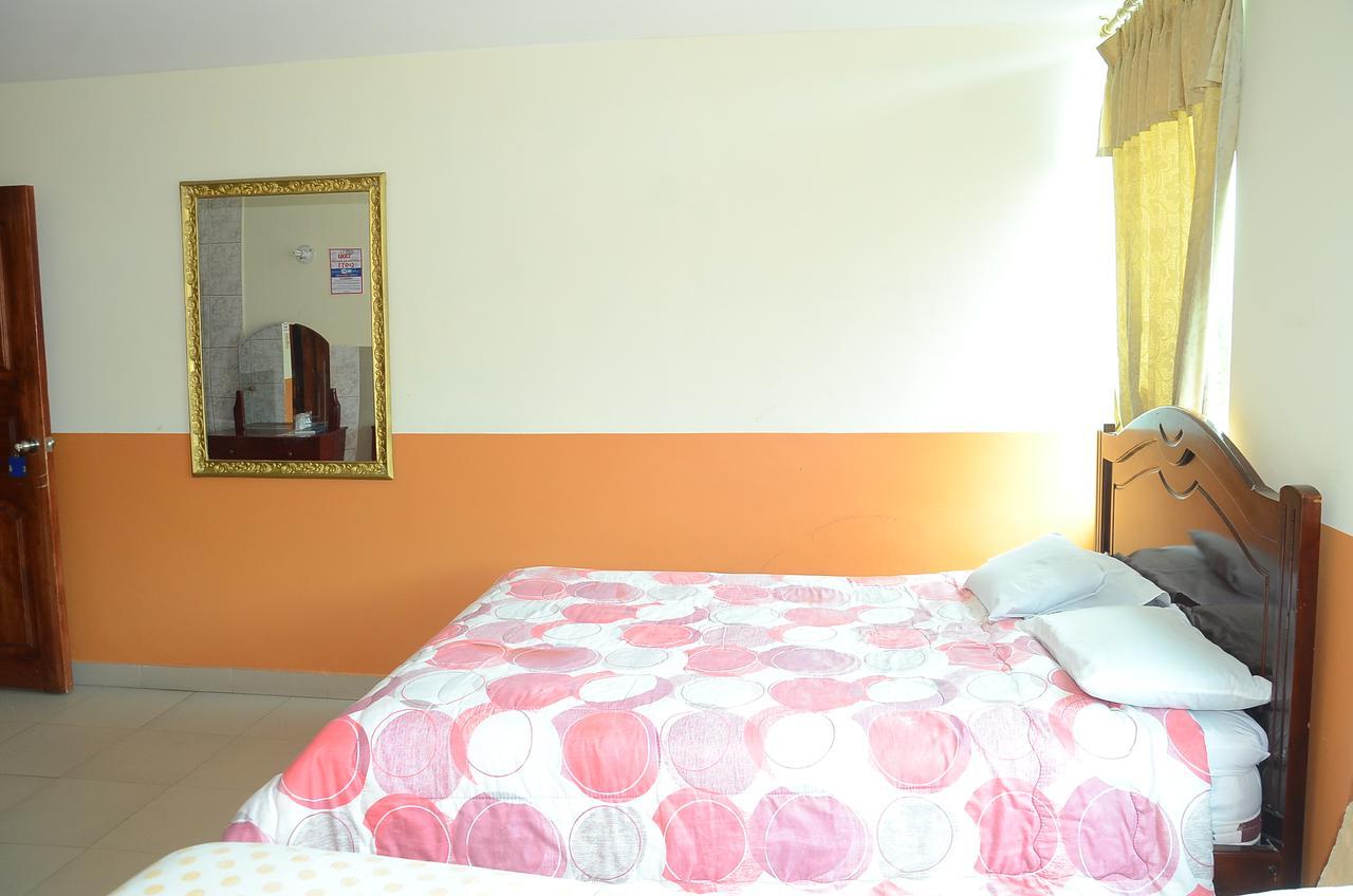 Hotel Real Madrid Riobamba Esterno foto